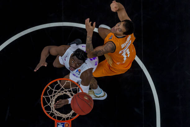 场的拦截严 场的拦截严